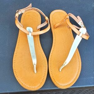 Universal Thread Thong sandal size 11, fits like 10.5, Vegan leather, Nude